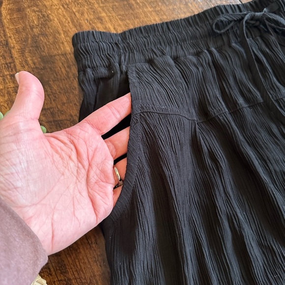 Terra & Sky | Black Cropped Wide Leg Pants with Drawstring - Picture 2 of 7